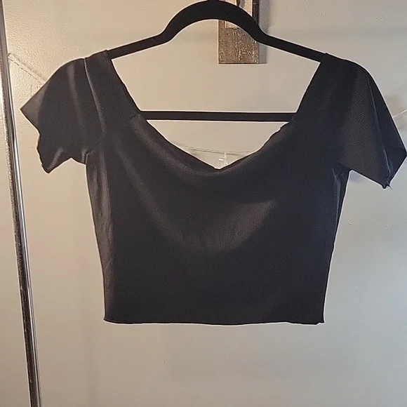 Crop top - Picture 2 of 3